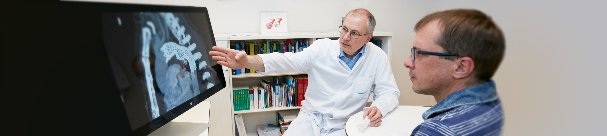 SwissIntervention - Zentrum fuer Mikrotherapie Arzt Patient Headerbild